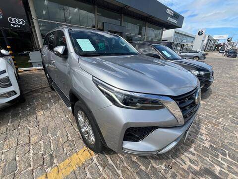 TOYOTA HILUX SW4 2.8 D-4D TURBO DIESEL SRX 7L 4X4 AUTOMÁTICO